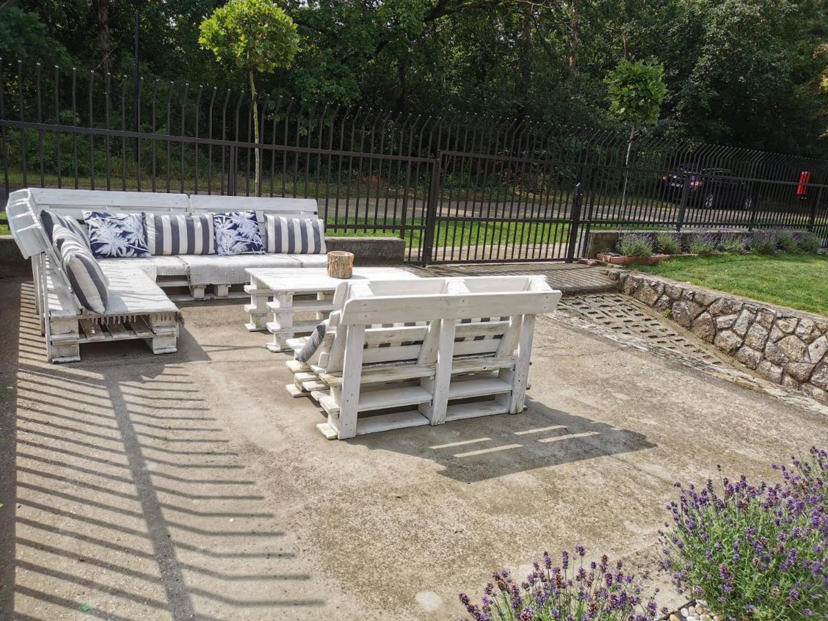 Family Garden Apartmanhaz Siófok Exterior foto