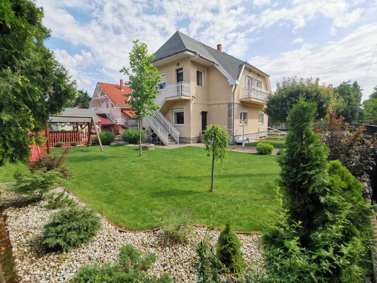 Family Garden Apartmanhaz Siófok Exterior foto